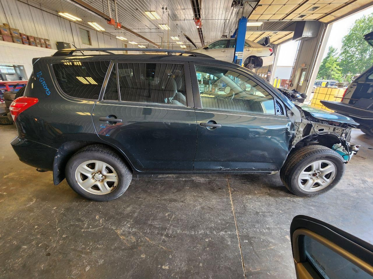 Used Front Right Drive Axle Shaft fits: 2012 Toyota Rav4 Front Axle R. 4 cylinde