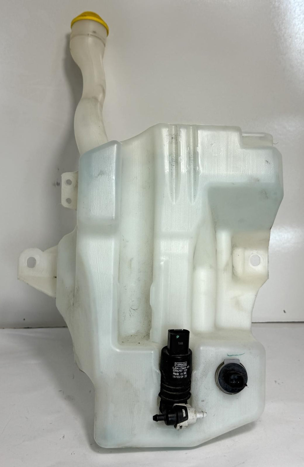 2015-2019 FORD ESCAPE WINDSHIELD WASHER RESERVOIR BOTTLE OEM