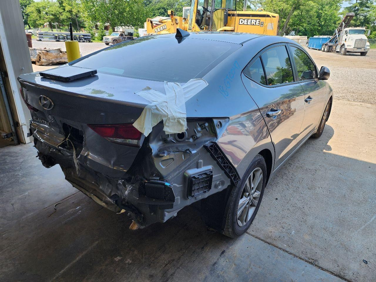 Used Right Door Mirror fits: 2018 Hyundai Elantra power Sedan w/o memory w/blind