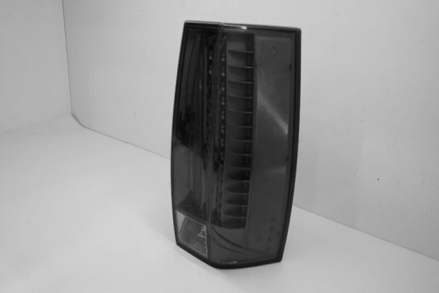 Used Right Tail Light Assembly fits: 2008 Cadillac Escalade esv quarter mounted