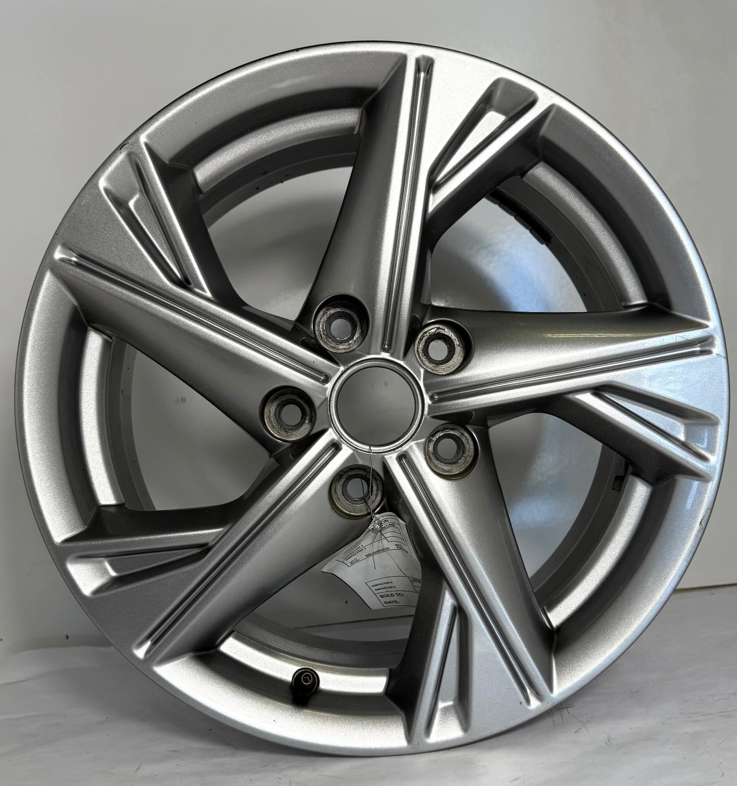 Used Wheel fits: 2021 Hyundai Sonata gasoline 16x6-1/2 alloy ID 52910L0110 Grade