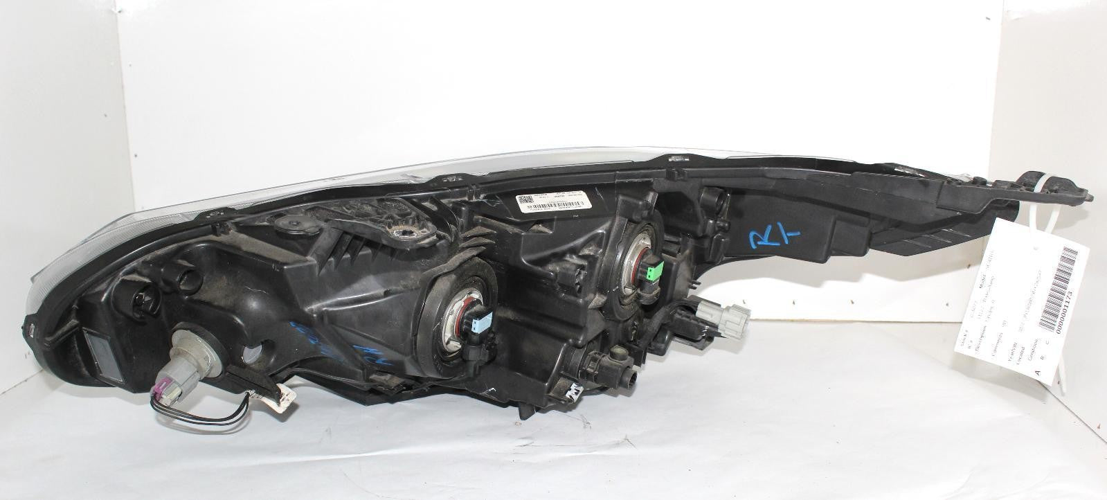 NISSAN SENTRA R Headlamp halogen, R. 20 21 22 23