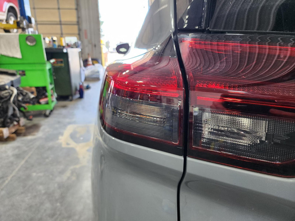 Used Left Tail Light Assembly fits: 2023 Nissan Rogue US built quarter panel mou