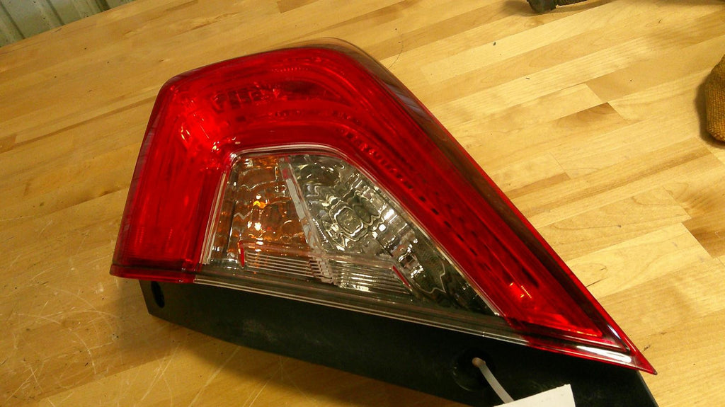 Used Right Tail Light Assembly fits: 2016 Honda Civic Sedan quarter mounted Righ