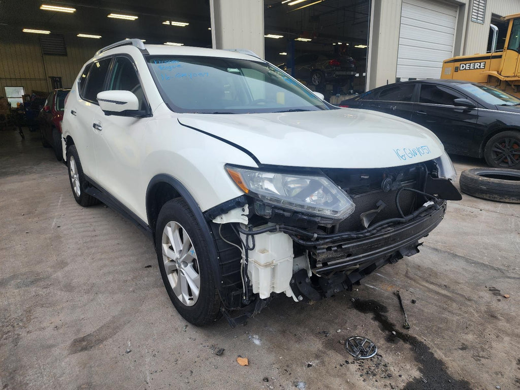 Used Front Center Interior Rear View Mirror fits: 2016 Nissan Rogue w/o automati