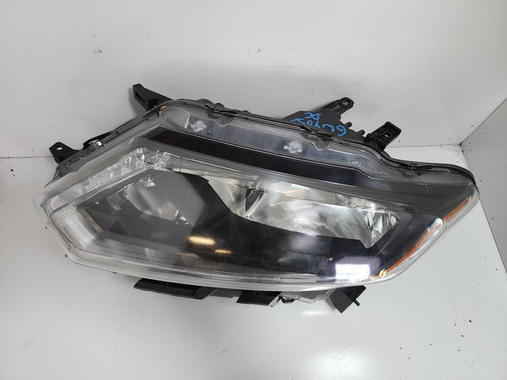 Used Left Headlight Assembly fits: 2016 Nissan Rogue VIN 5 1st digit USA built h