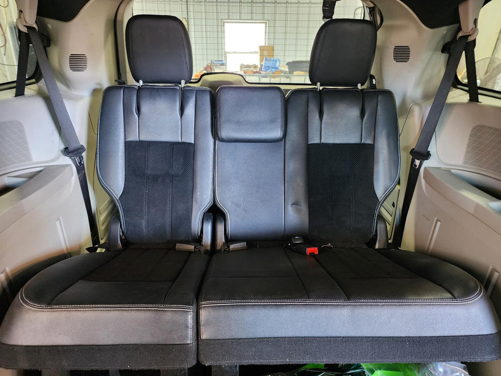 Used Third Seat SW/VAN fits: 2018 Dodge Caravan  Grade A