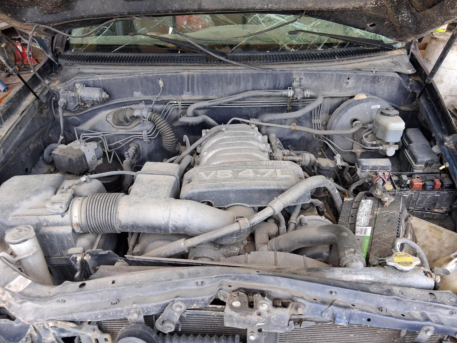 Used Air Cleaner Assembly fits: 2004 Toyota Tundra 8 cylinder Grade A