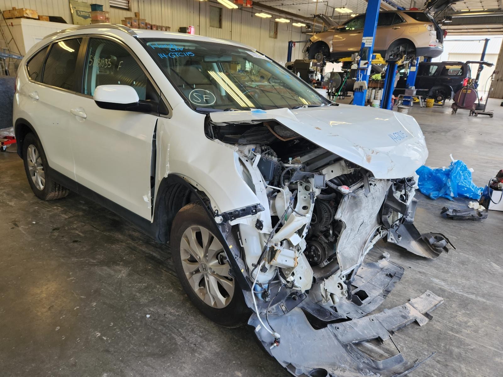 Used Rear Bumper Assembly Rear fits: 2014 Honda Cr-v includes right and left pai