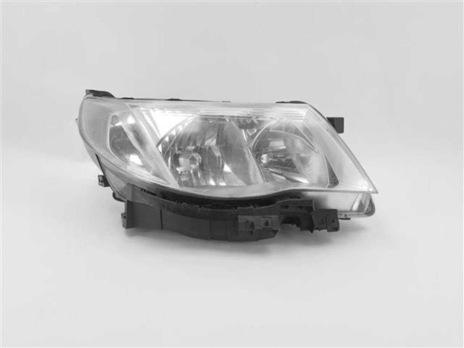 Used Right Headlight Assembly fits: 2011 Subaru Forester halogen Right Grade A