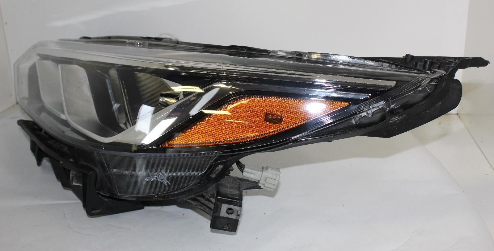 Used Left Headlight Assembly fits: 2022 Nissan Sentra halogen Left Grade A