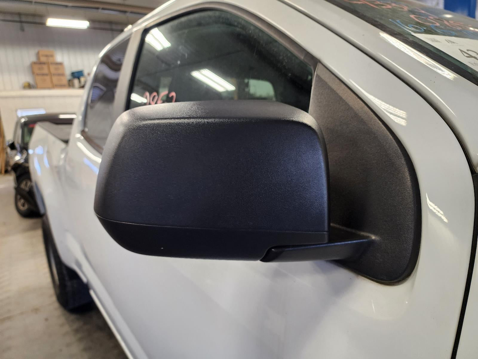 Used Right Door Mirror fits: 2016 Chevrolet Colorado manual mirror opt DBI Right