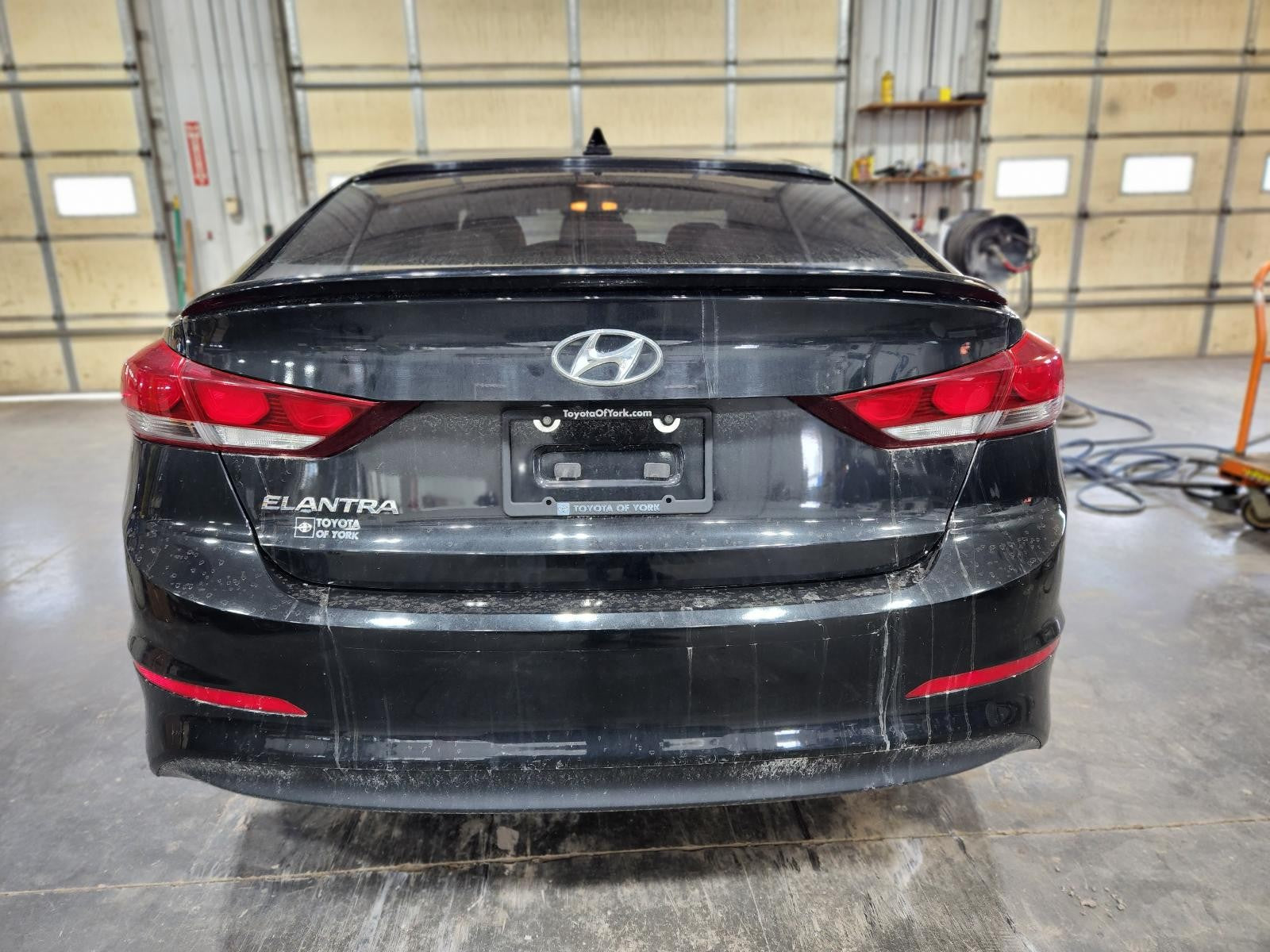 Used Front Center Interior Rear View Mirror fits: 2018 Hyundai Elantra w/automat