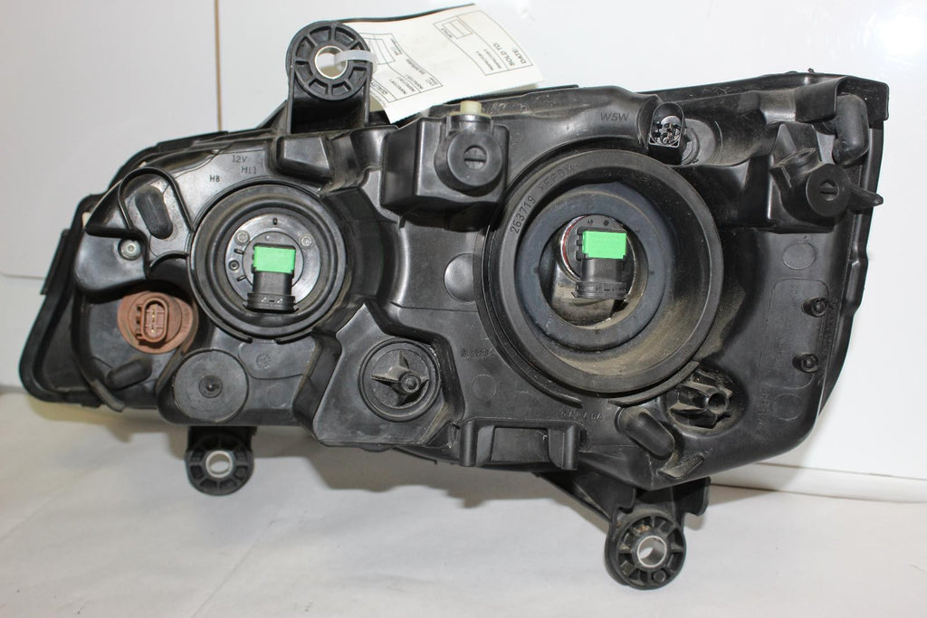 Used Right Headlight Assembly fits: 2016 Chrysler Town & country exc. automatic