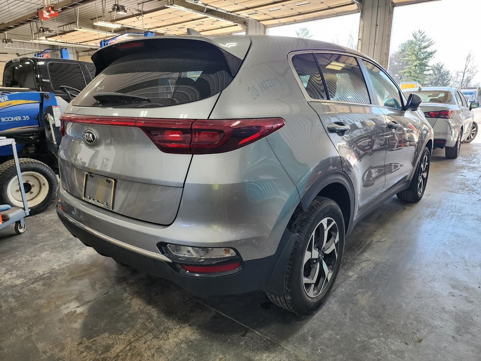 Used Right Tail Light Assembly fits: 2020 Kia Sportage quarter panel mounted inc