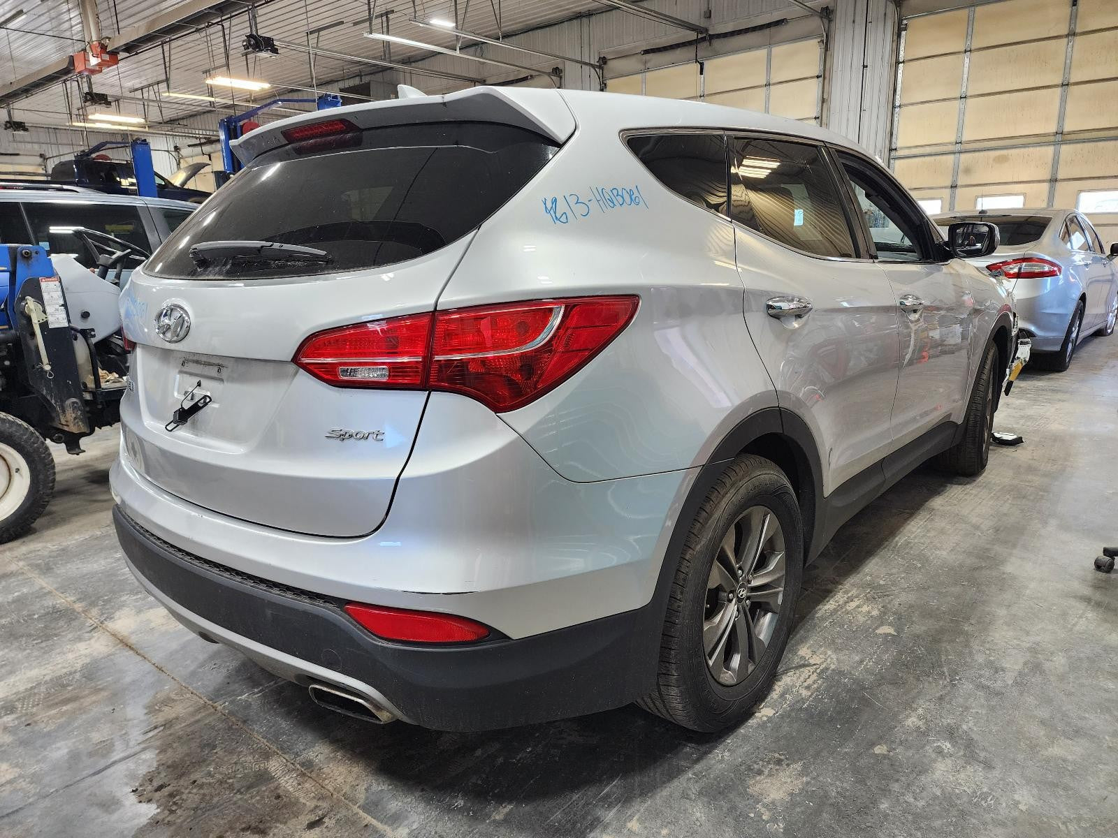 Used Right Tail Light Assembly fits: 2013 Hyundai Santa fe SWB Sport incandescen