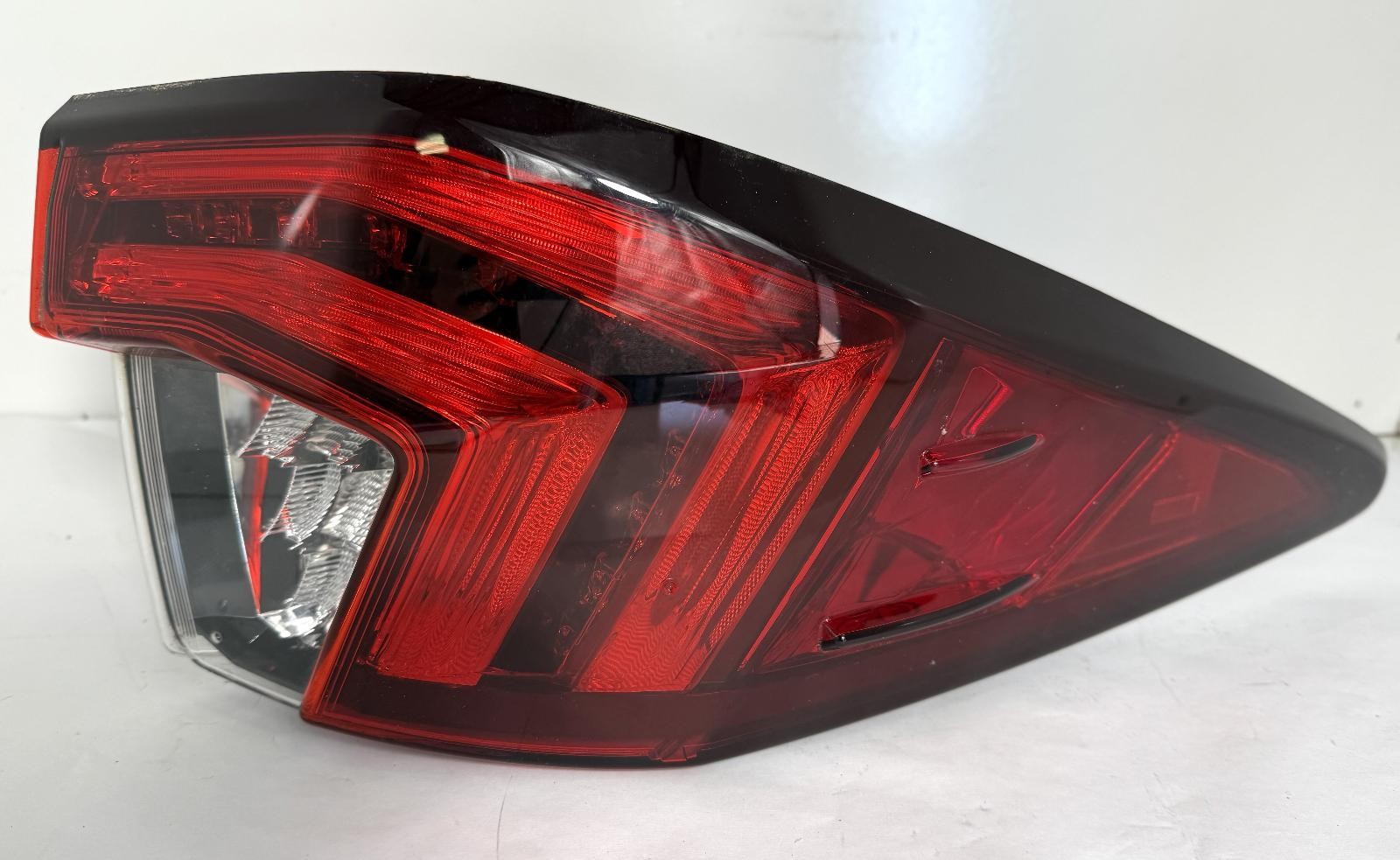 2016-2019 LEXUS RX450H TAILLIGHT LEFT SIDE QUARTER MOUNTED OEM