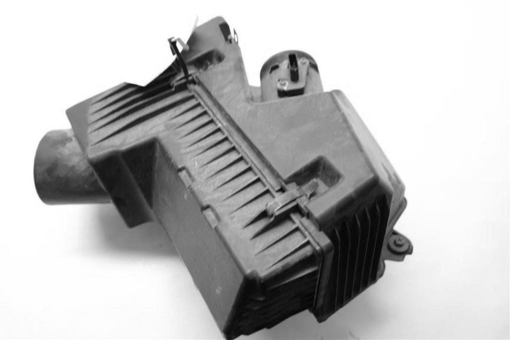 Used Air Cleaner Assembly fits: 2012 Nissan Altima 2.5L 4 cylinder w/o Hybrid Gr