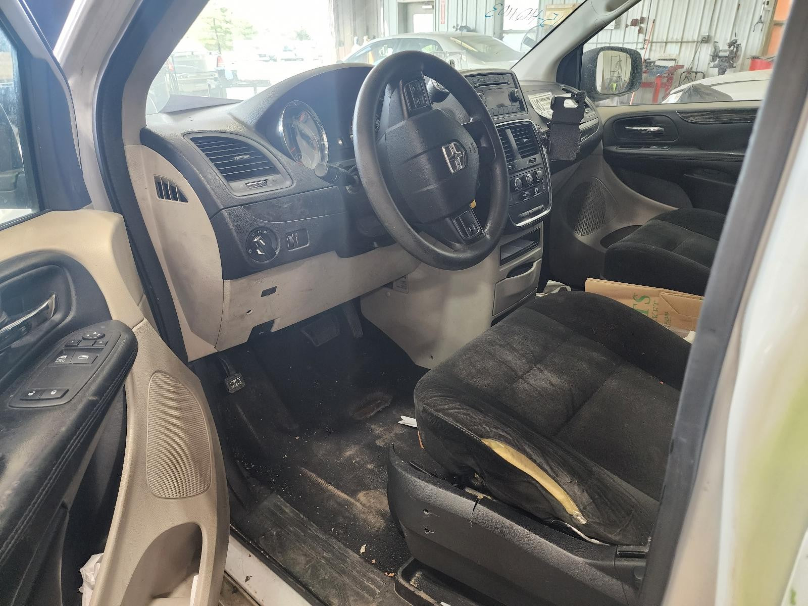Used Front Right Door Window Regulator Front fits: 2015 Dodge Caravan 2 pin Fron