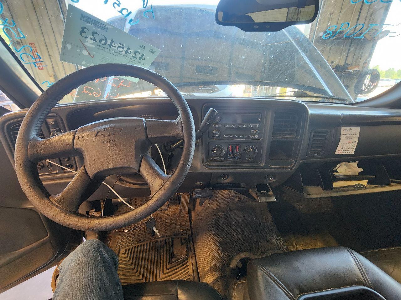 Used Washer Fluid Reservoir fits: 2005 Chevrolet Silverado 3500 pickup w/low lev