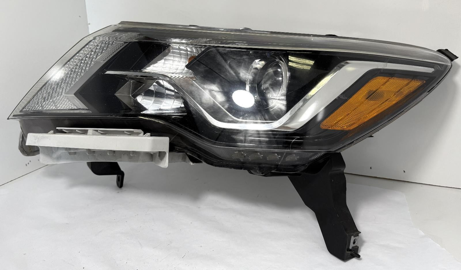 2017-2020 NISSAN PATHFINDER HEADLIGHT LEFT SIDE HALOGEN OEM