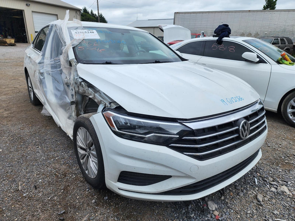 Used Left Headlight Assembly fits: 2019 Volkswagen Jetta LED w/o projector Left