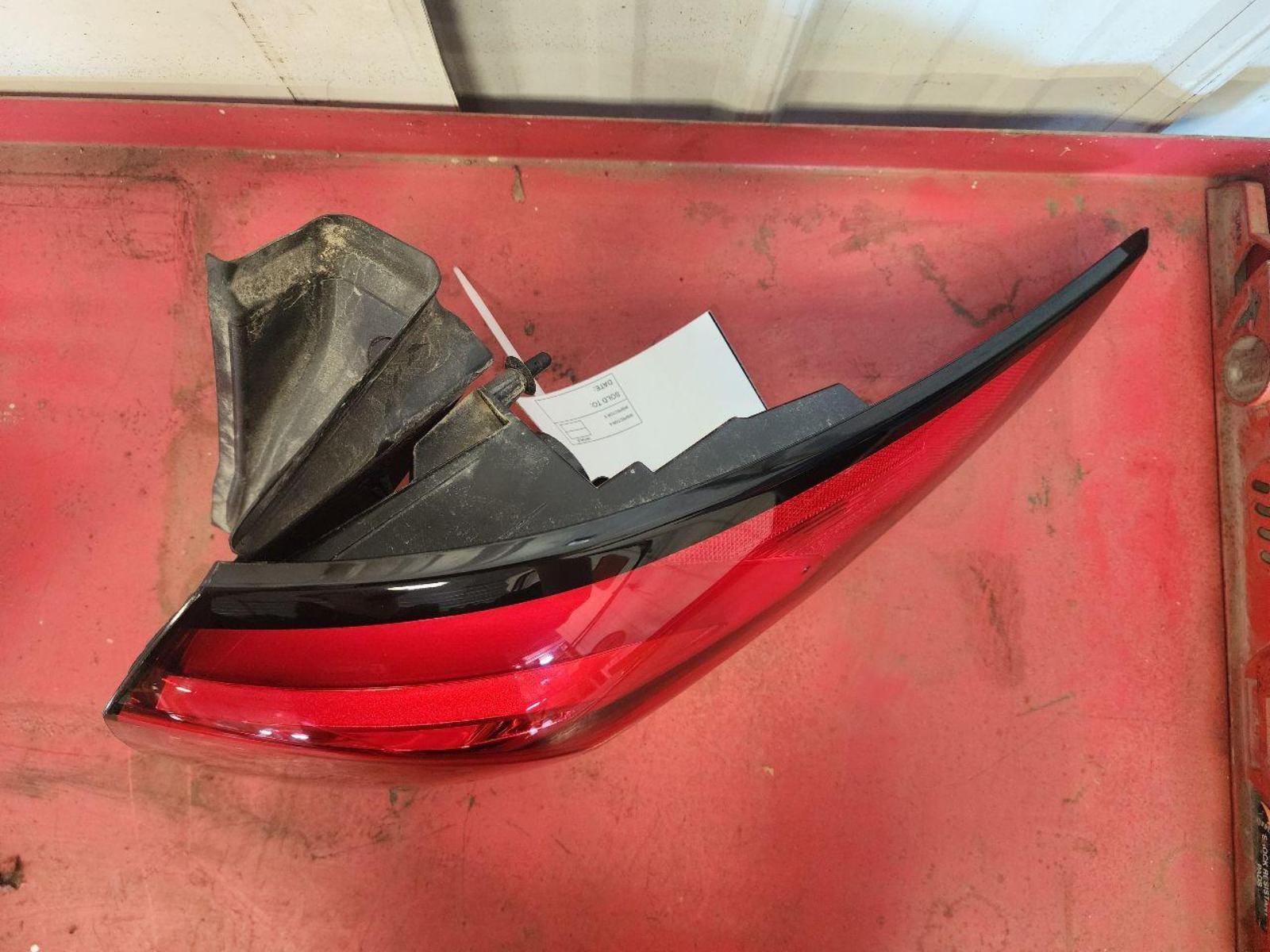 FORD ESCAPE R Taillight quarter panel mounted, bright red lens, R. 19