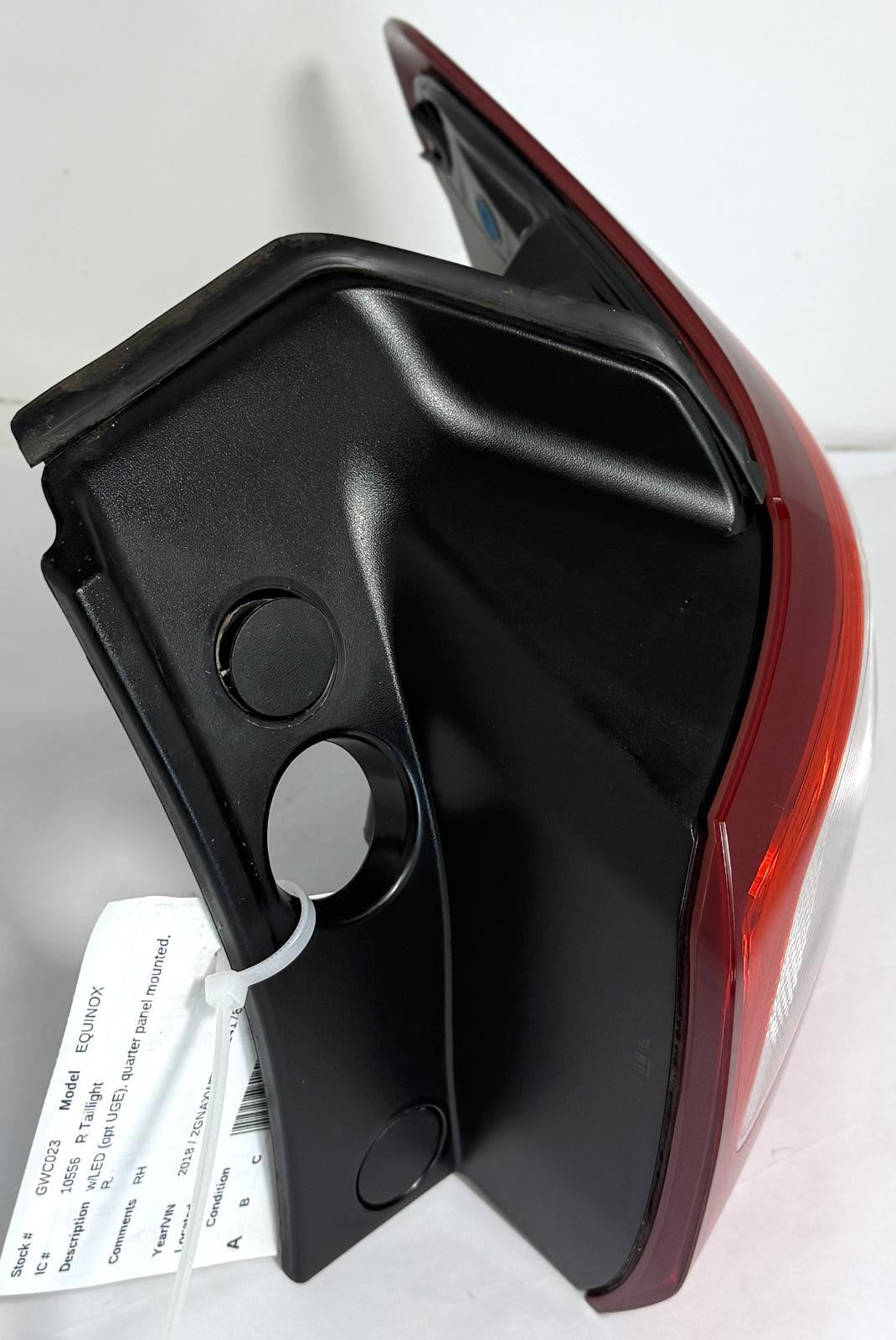 2018-2019 CHEVROLET EQUINOX TAILLIGHT RIGHT SIDE QUARTER MOUNT LED OEM