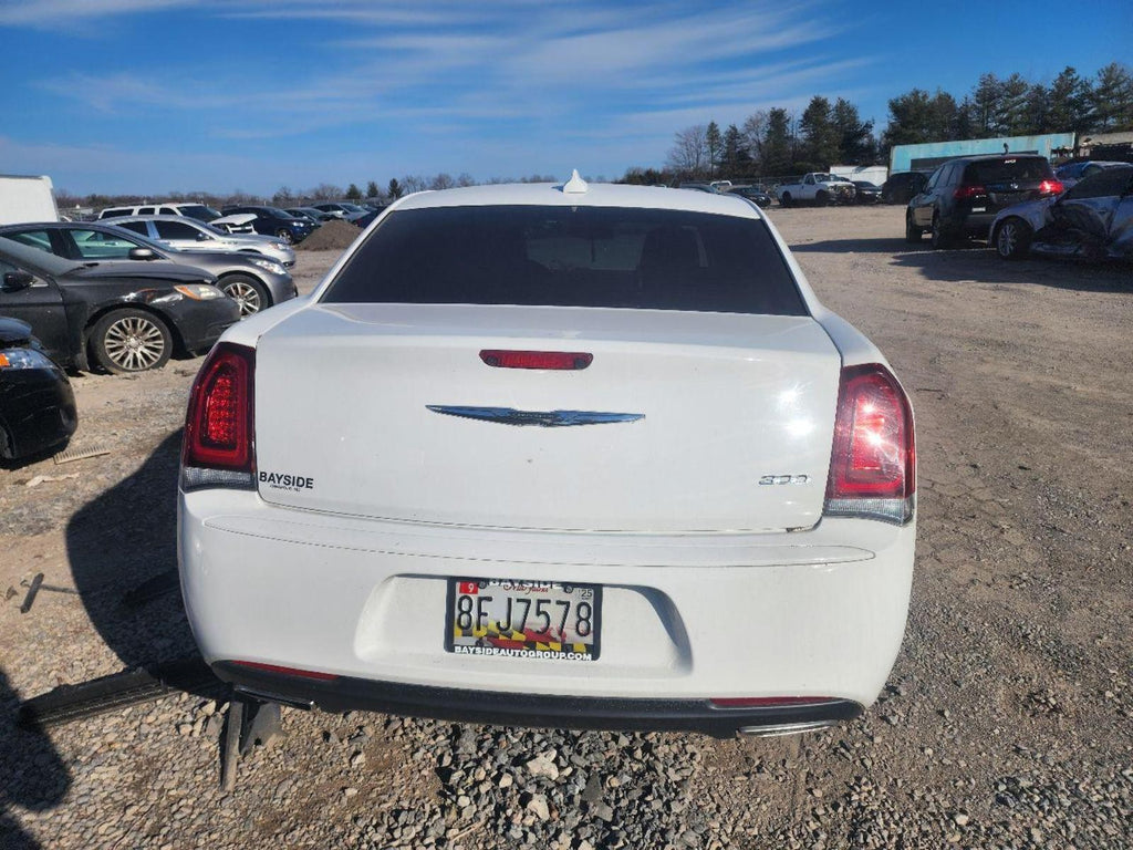 CHRYSLER 300 Lid/Gate w/o spoiler; (rear view camera) 18 19 20