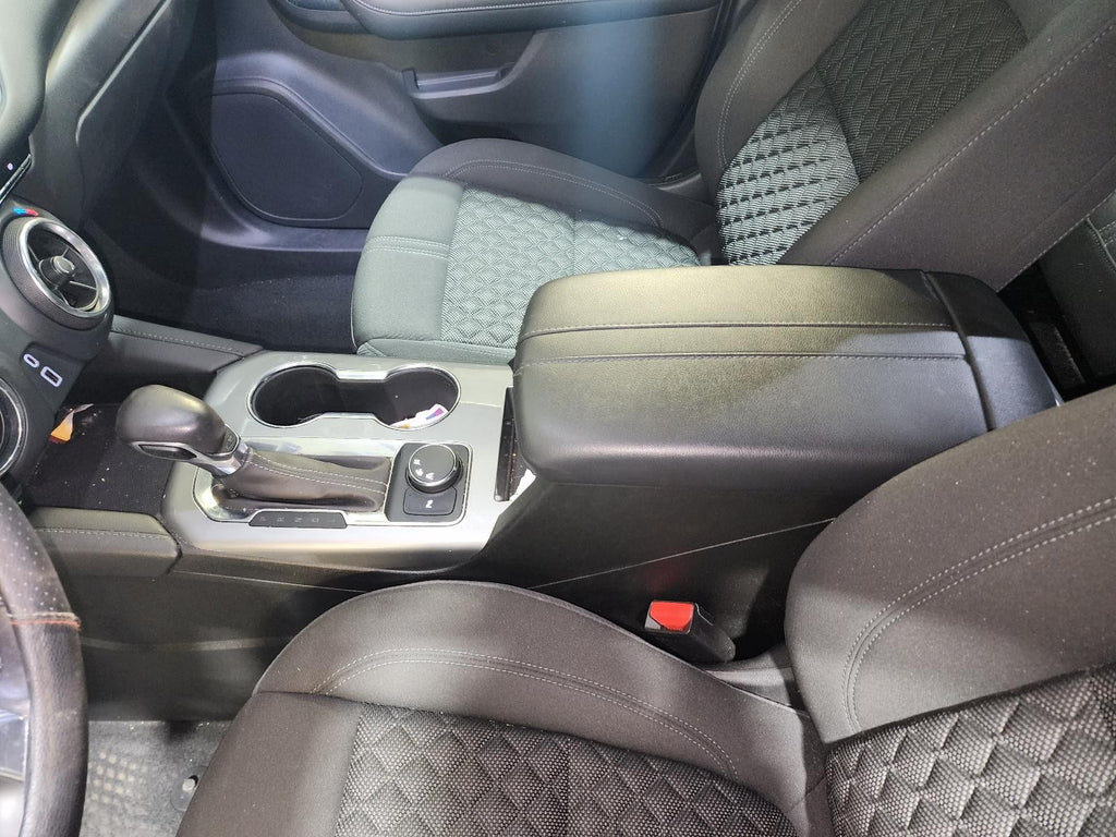 Used Front Lower Center Console fits: 2019 Chevrolet Blazer floor Front Lower Gr