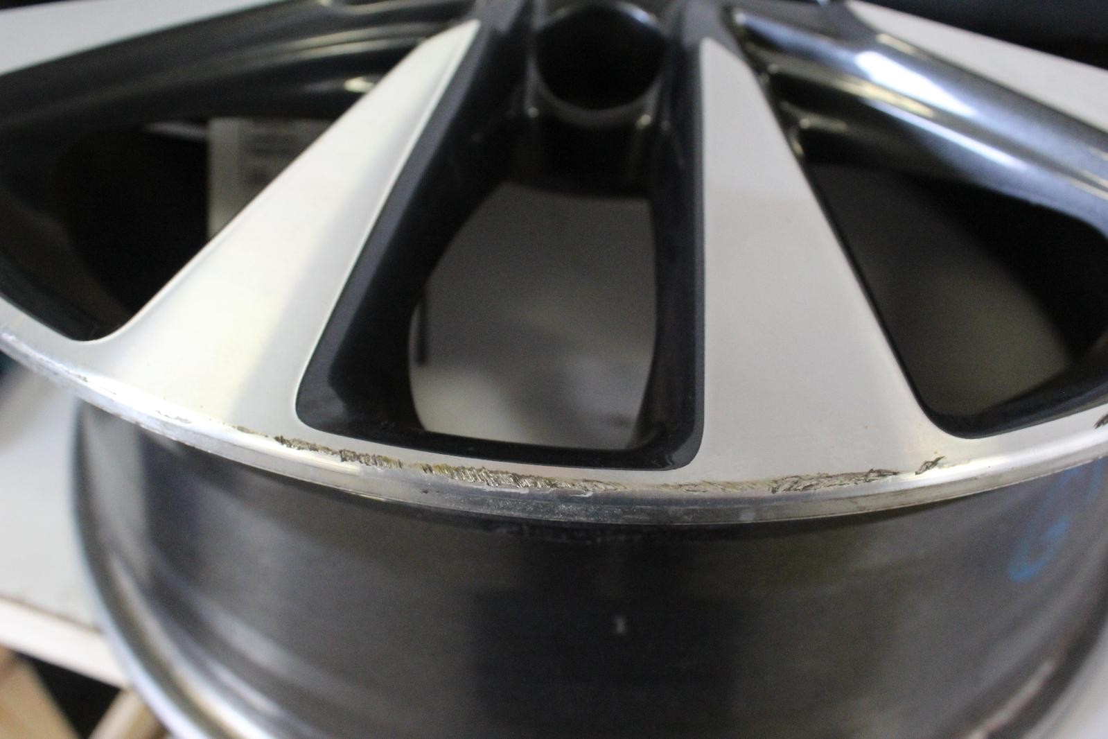 Used Wheel fits: 2016 Nissan Altima 18x7-1/2 alloy 10 spoke black and silver S G