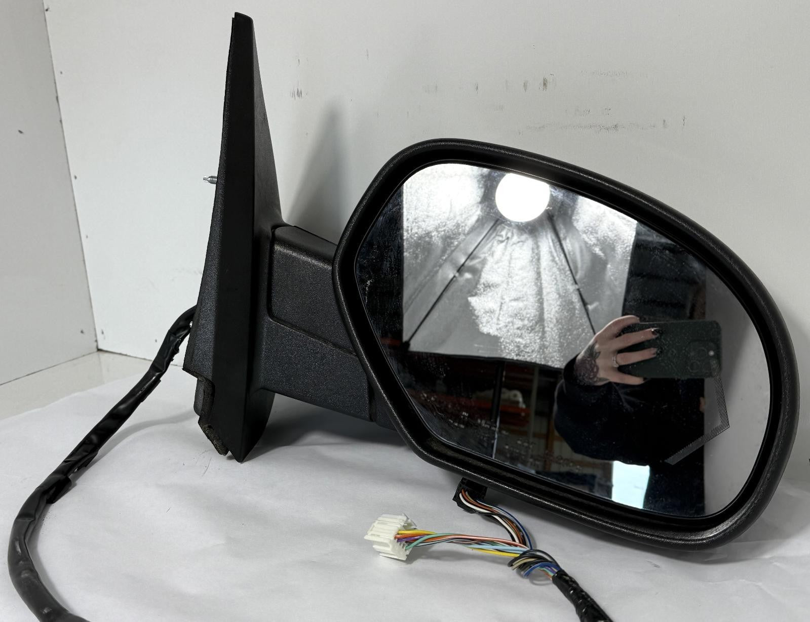 2009-2014 CHEVROLET SUBURBAN RIGHT SIDE VIEW DOOR MIRROR POWER OEM