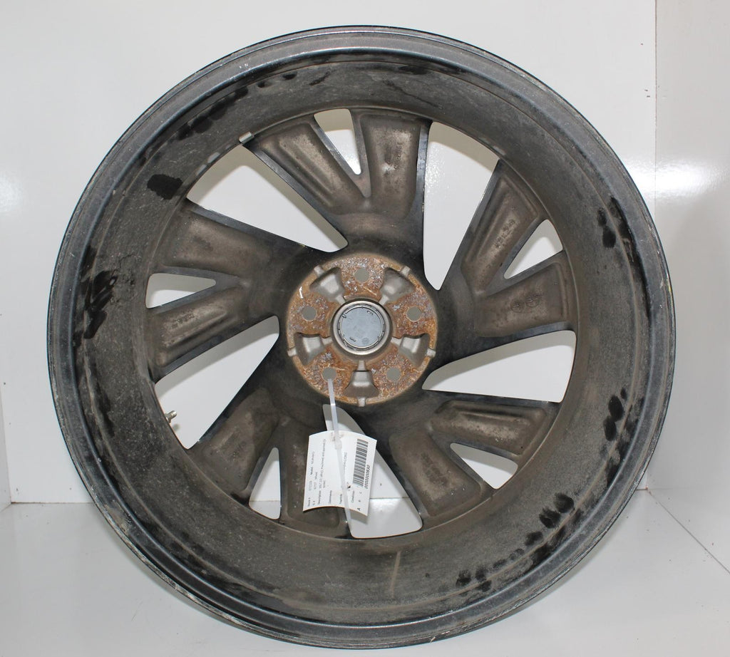Used Wheel fits: 2017 Nissan Murano 20x7-1/2 alloy machined and painted V spoke