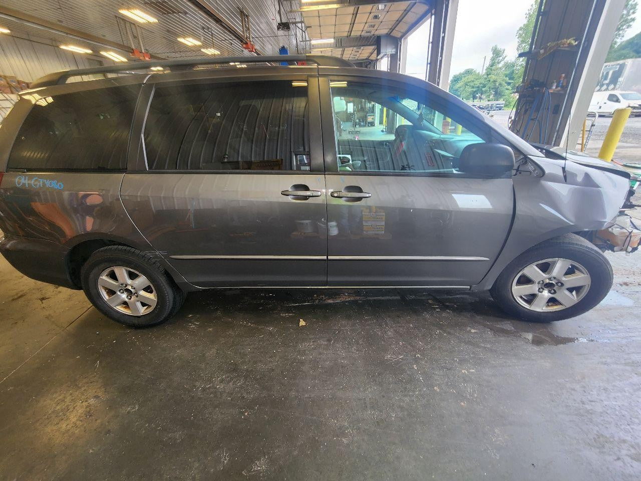 Used Engine Control Module (ECM) fits: 2004 Toyota Sienna Electronic Control Mod