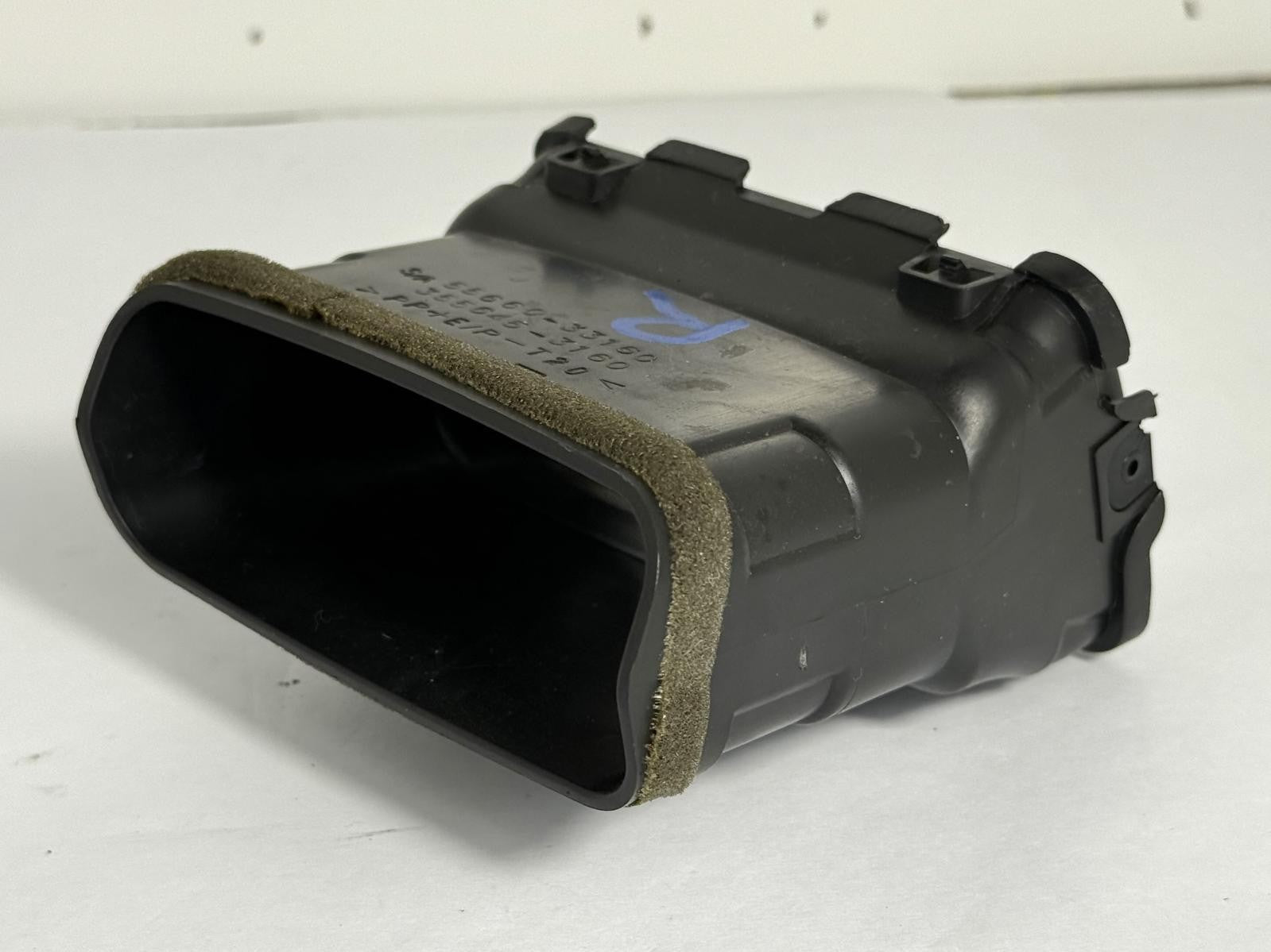 2002-2006 LEXUS ES330 RIGHT PASSENGER SIDE CENTER DASH AIR VENT OEM