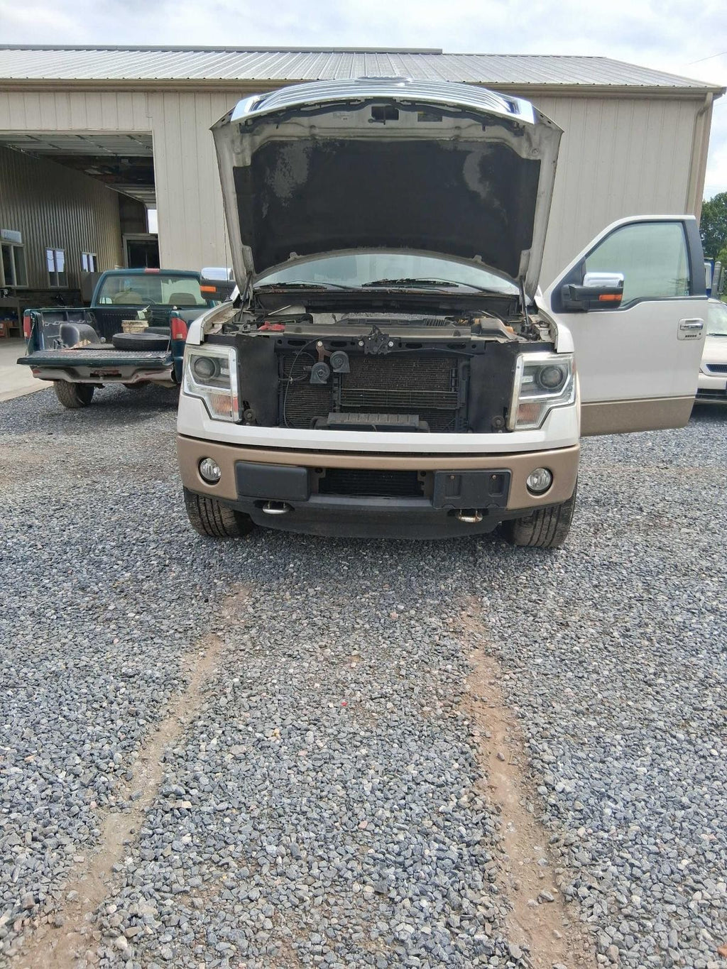 Used Left Headlight Assembly fits: 2013 Ford F150 PICKUP xenon HID bright border