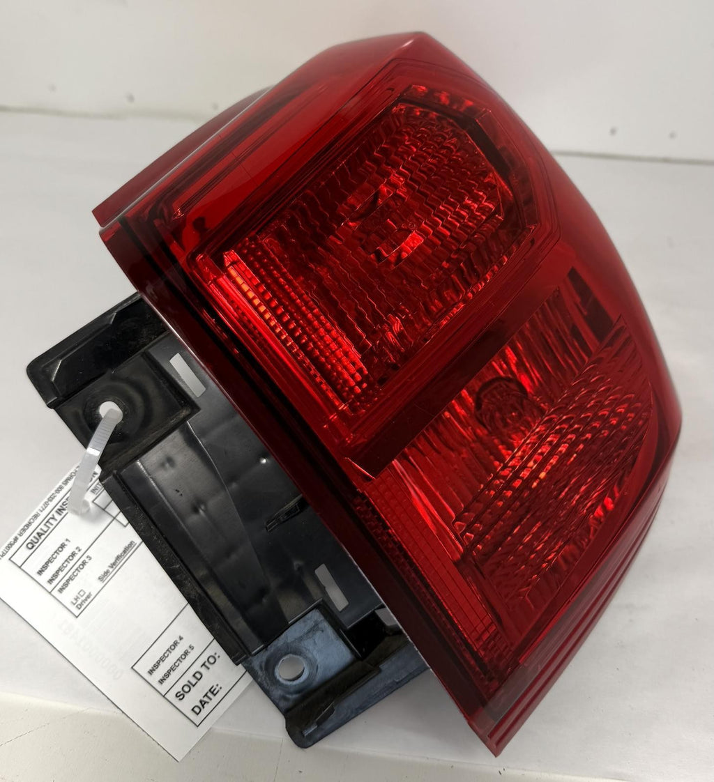 2017-2020 NISSAN PATHFINDER TAILLIGHT RIGHT SIDE QUARTER MOUNT OEM