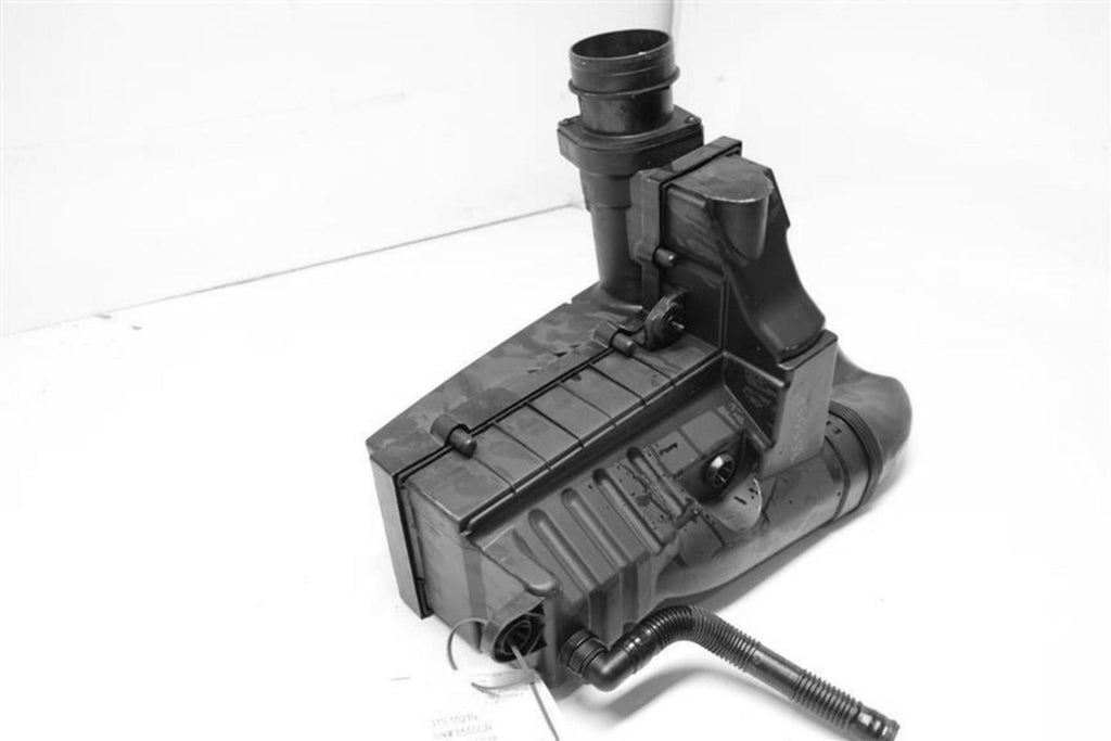 Used Air Cleaner Assembly fits: 2010 Volkswagen Cc 2.0L gasoline engine ID CCTA