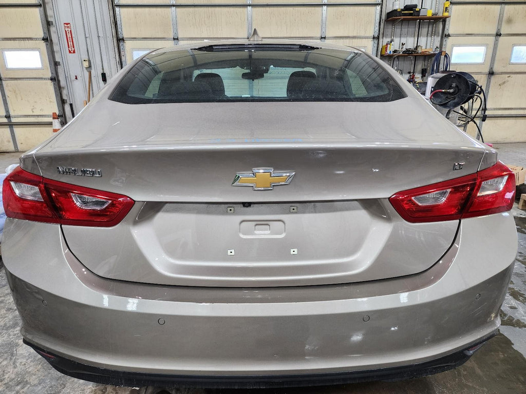 Used Deck Lid fits: 2023 Chevrolet Malibu VIN Z 4th digit new style incandescent