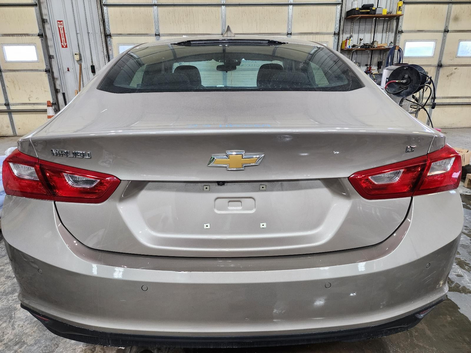 Used Deck Lid fits: 2023 Chevrolet Malibu VIN Z 4th digit new style incandescent