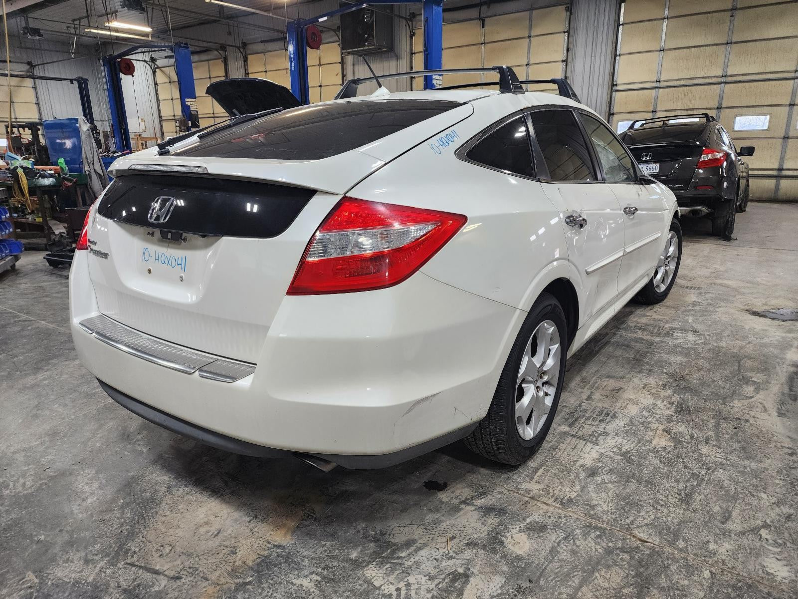 Used Air Cleaner Assembly fits: 2010 Honda Crosstour 3.5 Grade A
