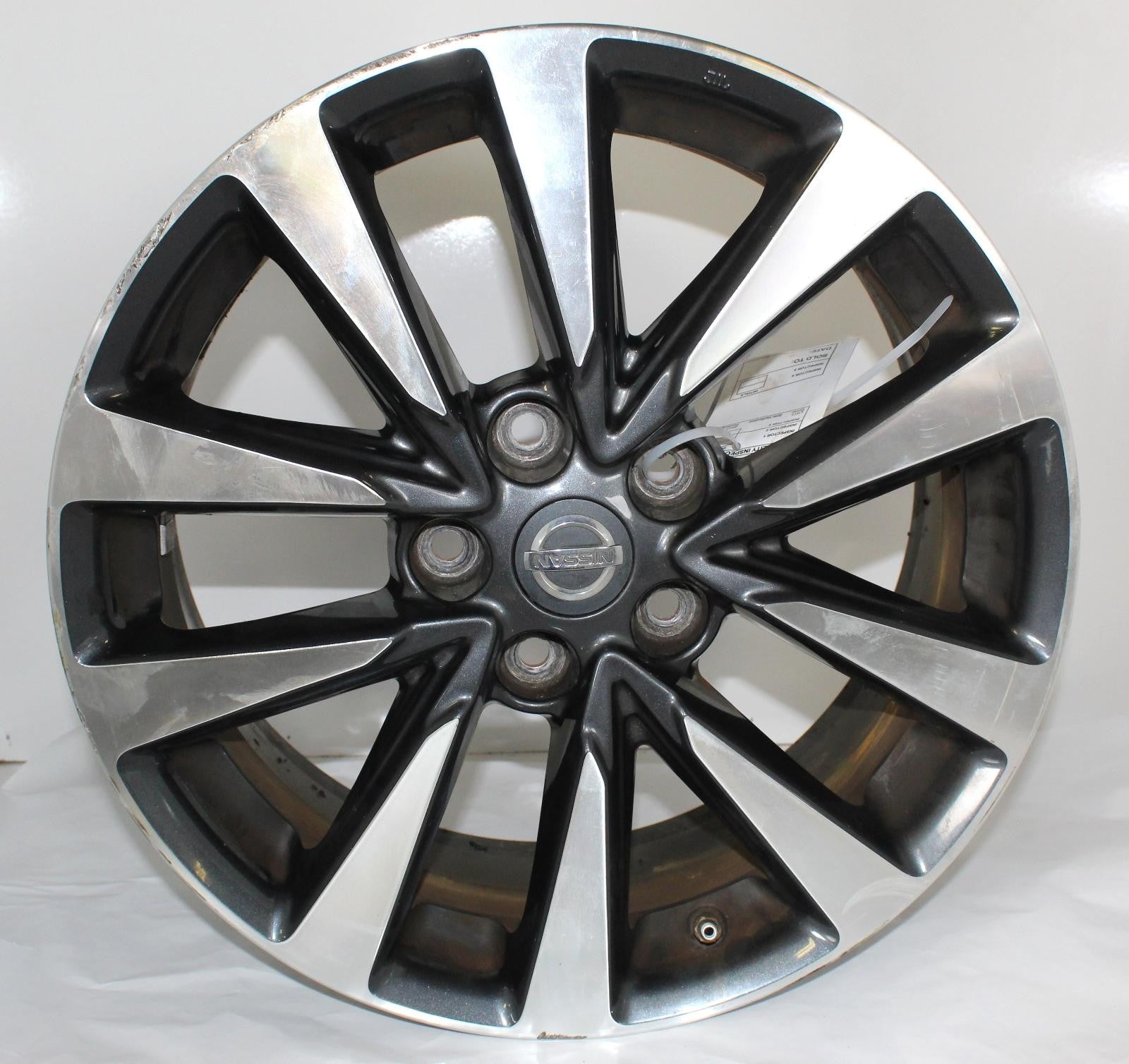 Used Wheel fits: 2016 Nissan Altima 18x7-1/2 alloy 10 spoke black and silver S G