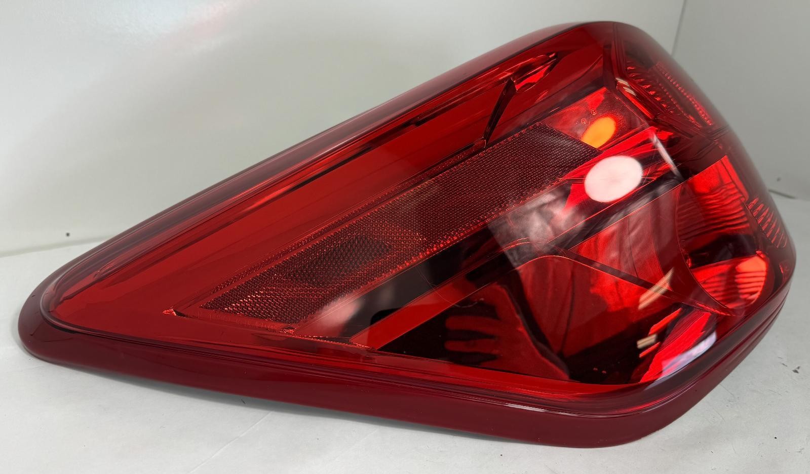 2017-2020 NISSAN PATHFINDER TAILLIGHT LEFT SIDE QUARTER MOUNTED OEM