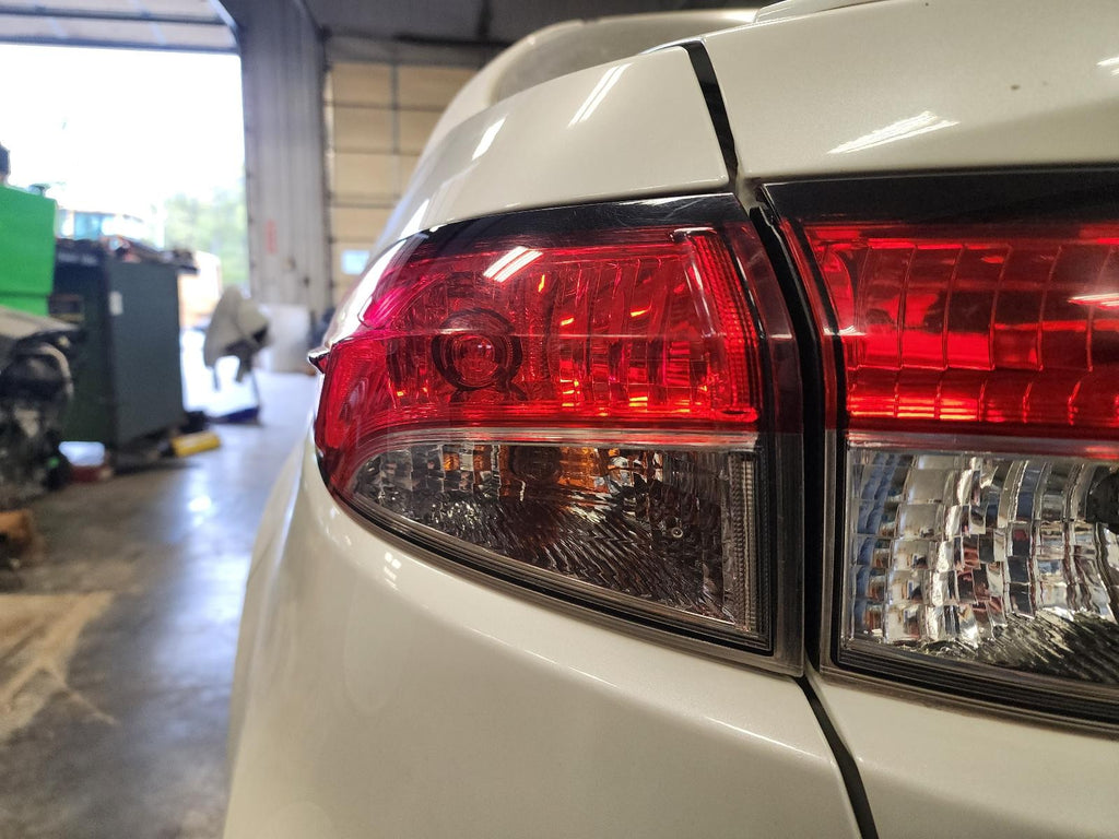 Used Left Tail Light Assembly fits: 2020 Toyota Corolla Sedan quarter panel moun