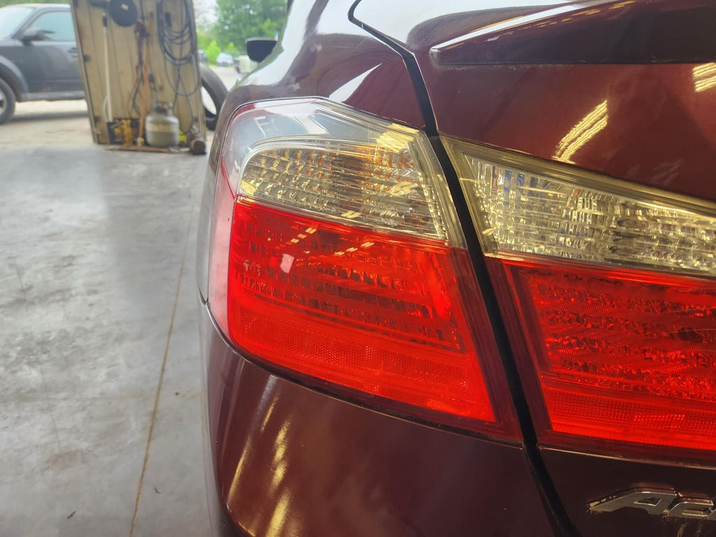 Used Left Tail Light Assembly fits: 2013 Honda Accord Sdn quarter mounted w/o LE