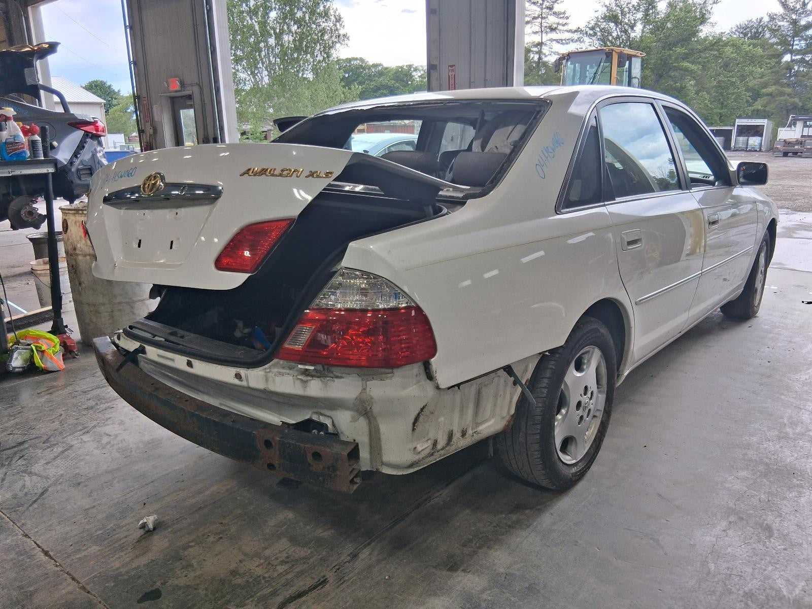 Used Engine Coolant Reservoir fits: 2004 Toyota Avalon  Grade A