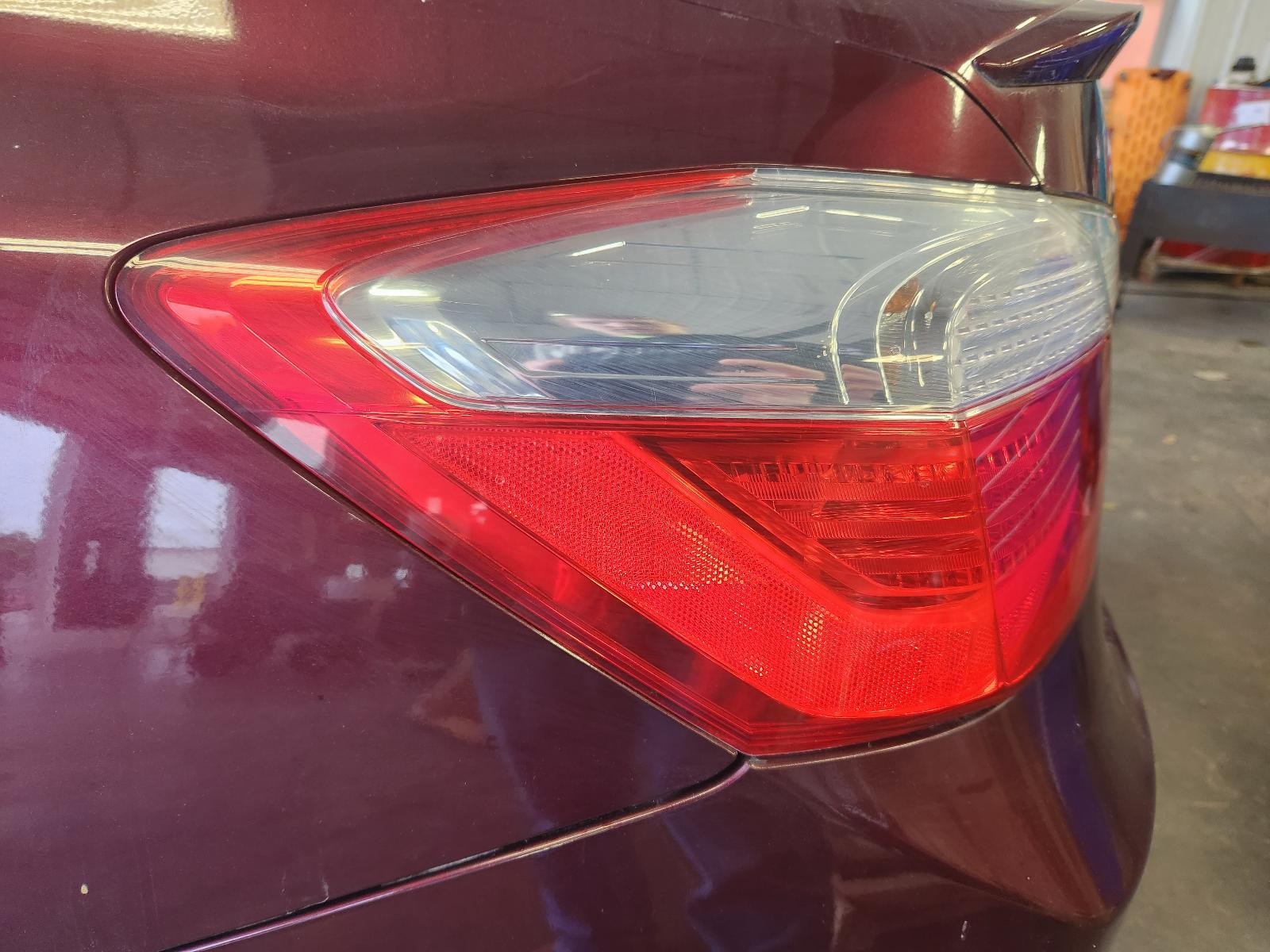 Used Left Tail Light Assembly fits: 2013 Honda Accord Sdn quarter mounted w/o LE