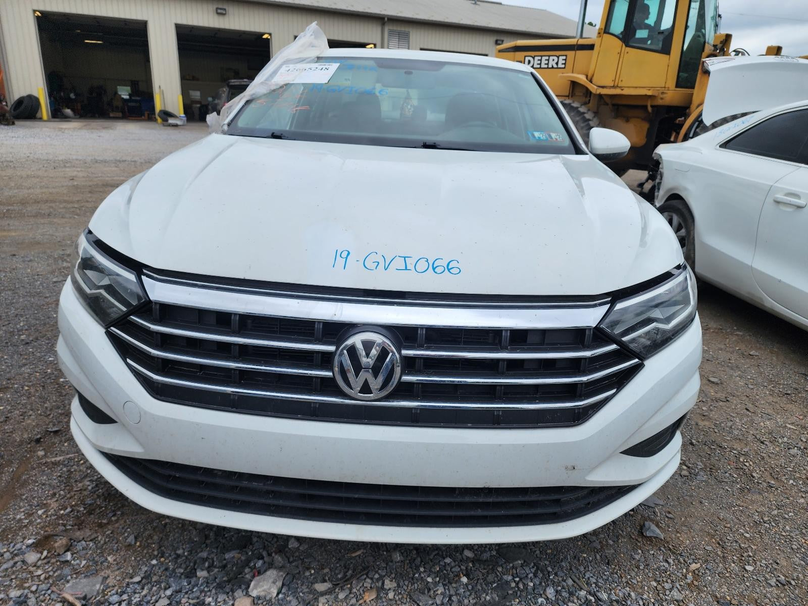 Used Left Headlight Assembly fits: 2019 Volkswagen Jetta LED w/o projector Left