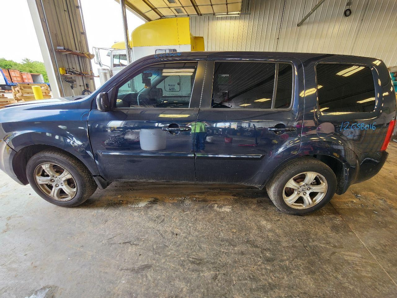 Used Left Door Mirror fits: 2012 Honda Pilot Power heated w/o turn signals paint