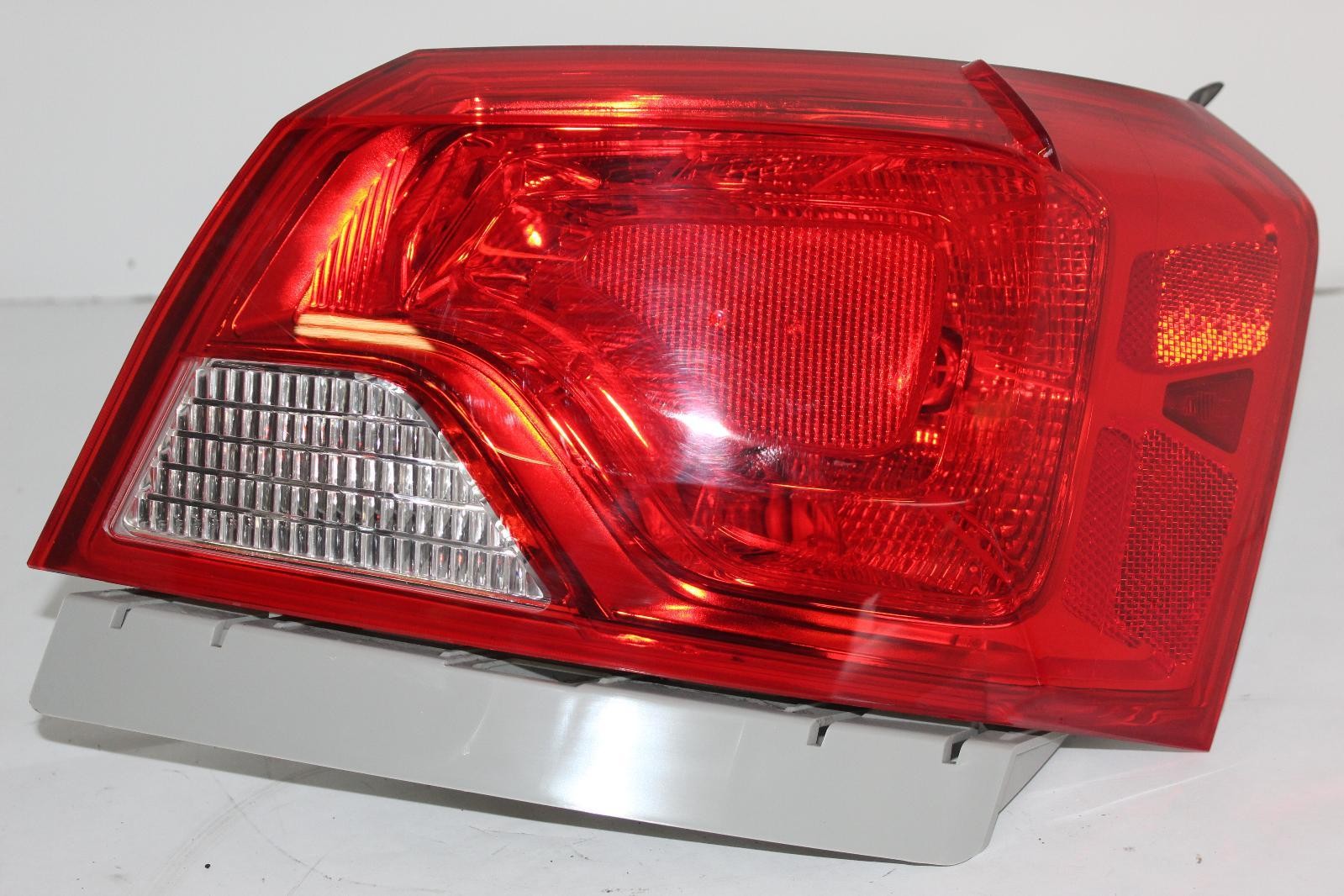 CHEVROLET IMPALA R Taillight quarter panel mounted, R. 17 18 19 20